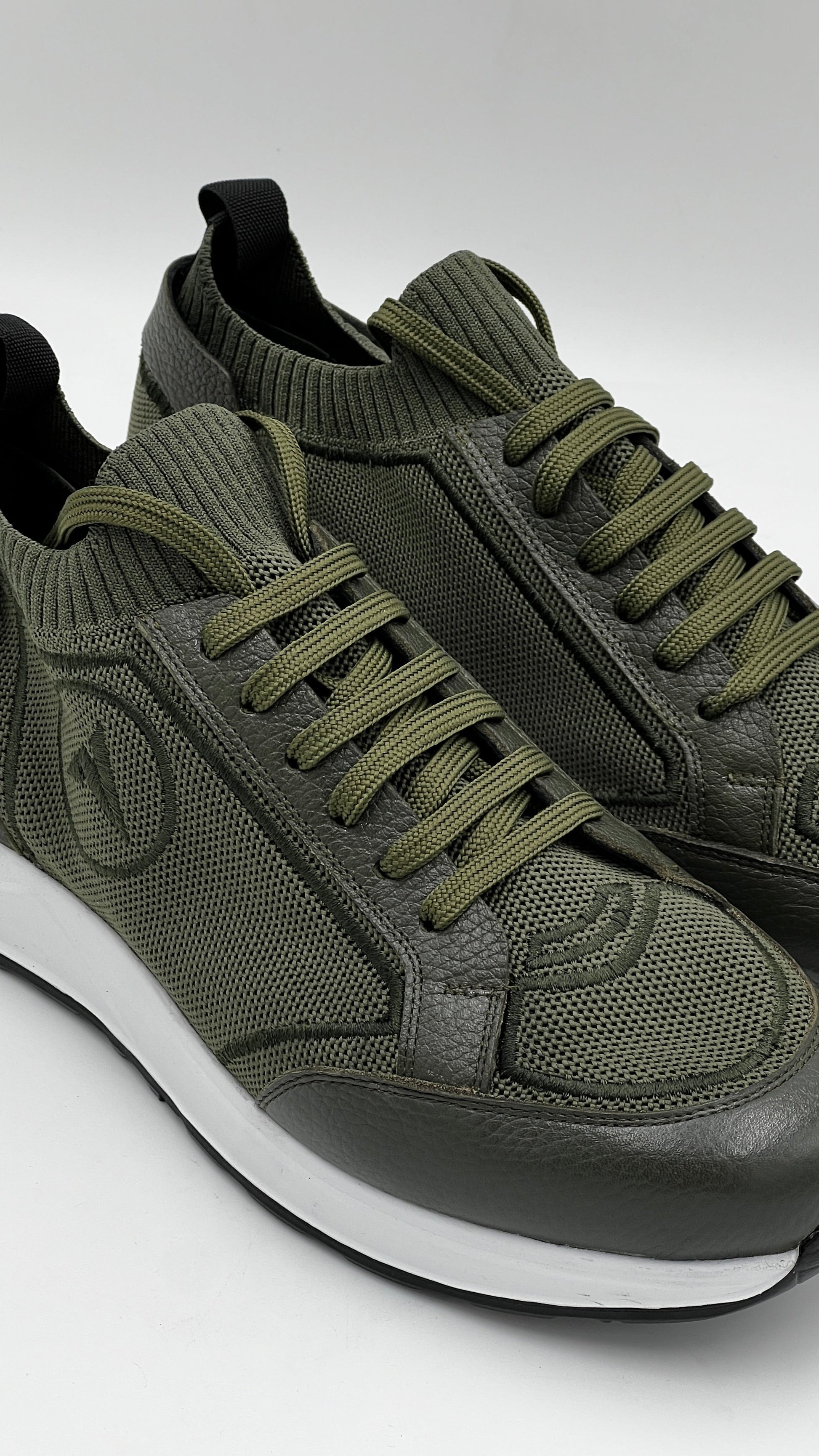 ALVRUN Olive Green Knit & Leather Hybrid Runner Sneakers - Alvarenzo shoes